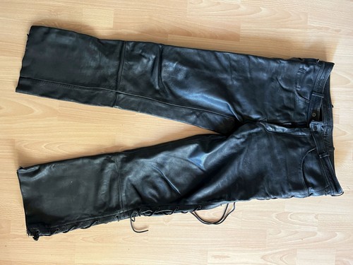 Lederhose schwarz geschnürt