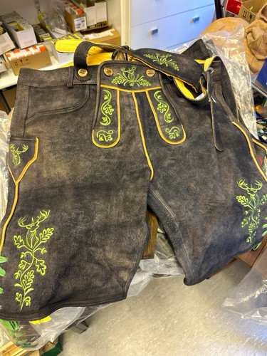 Lederhose kurz grau mit