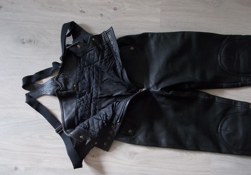 Latzlederhose